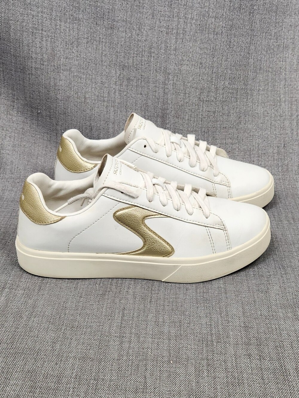 Skechers White Faux Leather Low Top Casual Sneakers. 9.5 - Picture 3 of 10